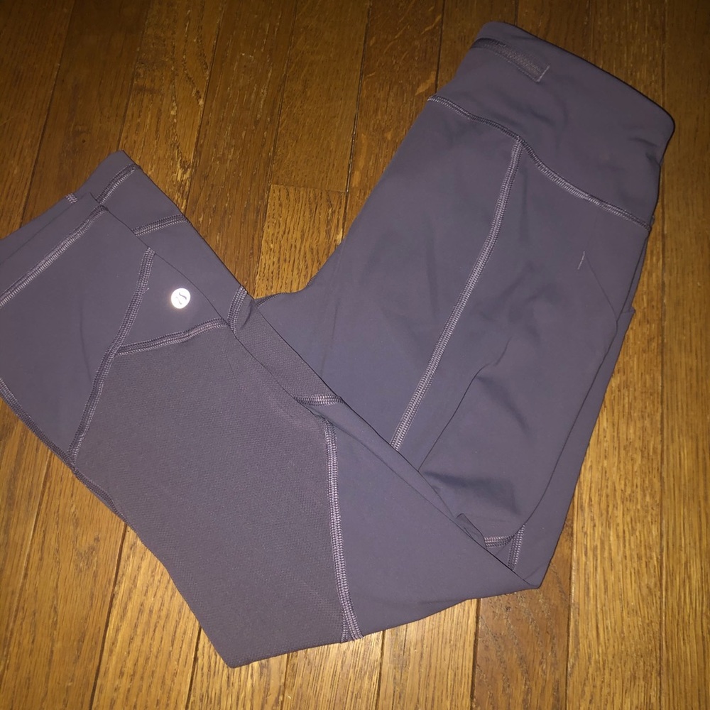 LULULEMON SIZE 6 CAPRIS!